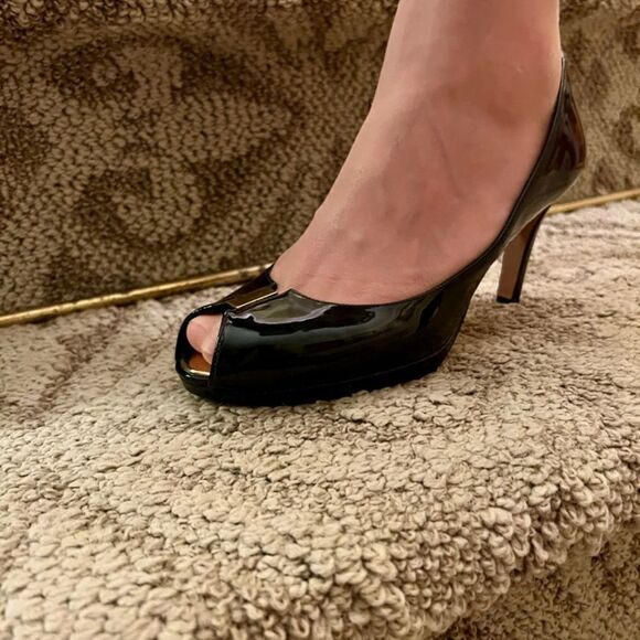 EUC Stuart Weitzman Black Patent Leather Open Peep Toe Pumps Size 6 M - Picture 5 of 8
